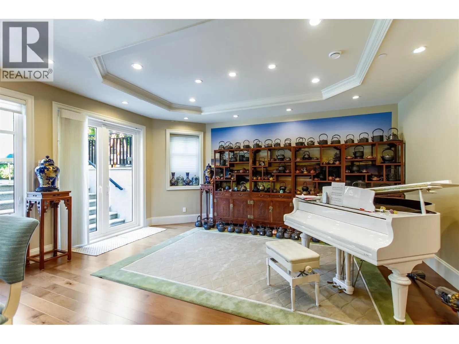 4239 PINE CRESCENT