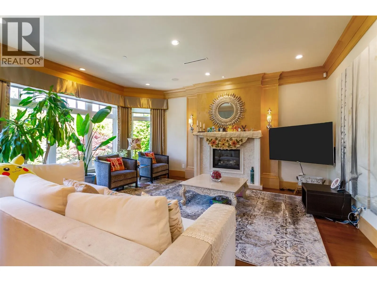 4239 PINE CRESCENT