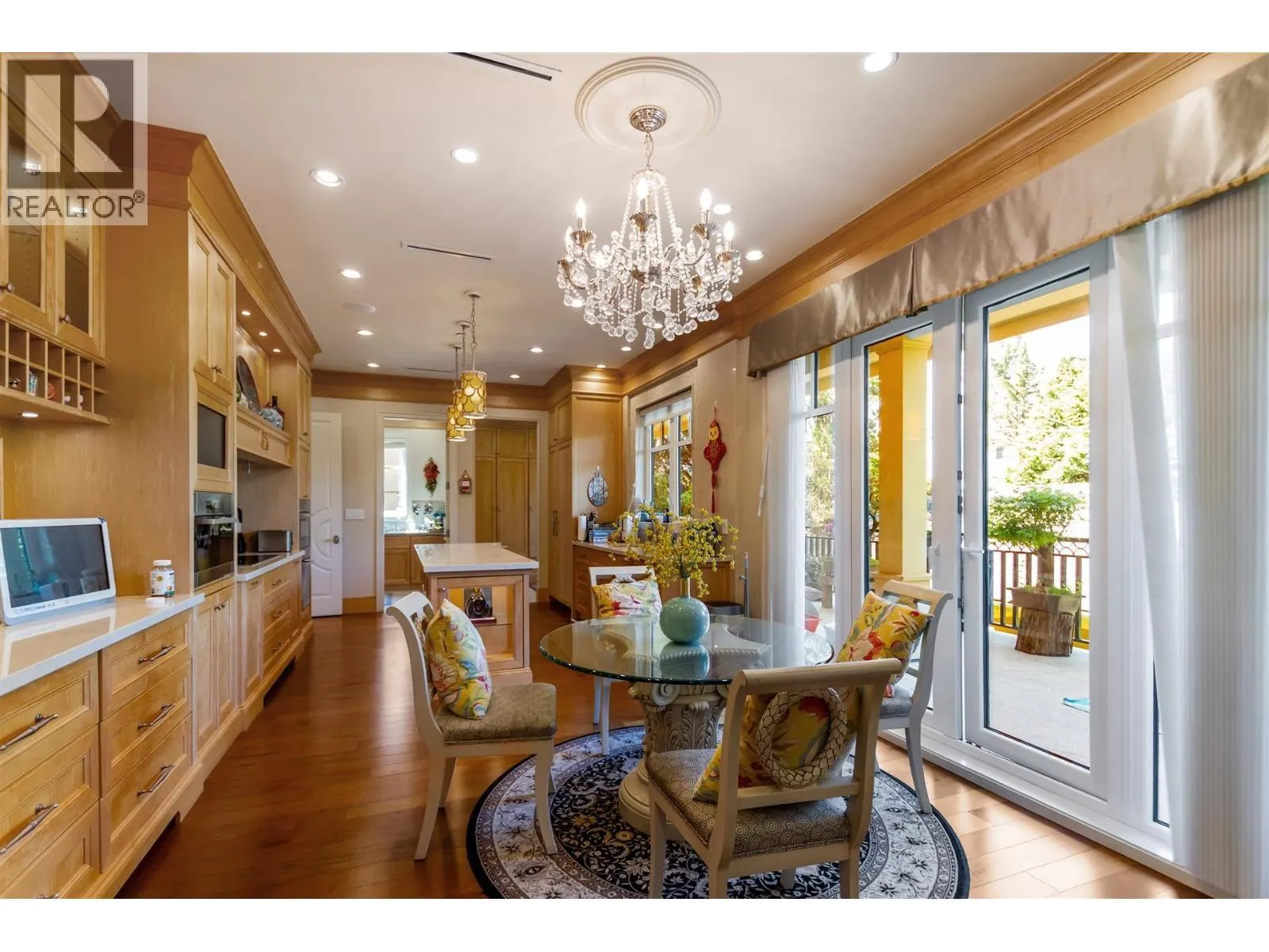 4239 PINE CRESCENT