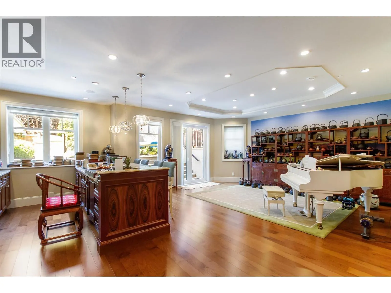 4239 PINE CRESCENT