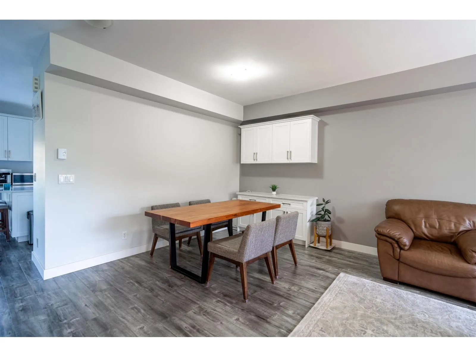 8 19932 70 AVENUE