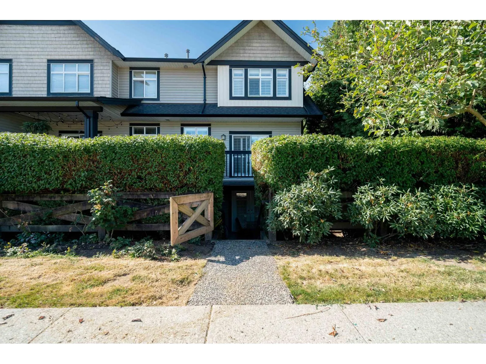 8 19932 70 AVENUE