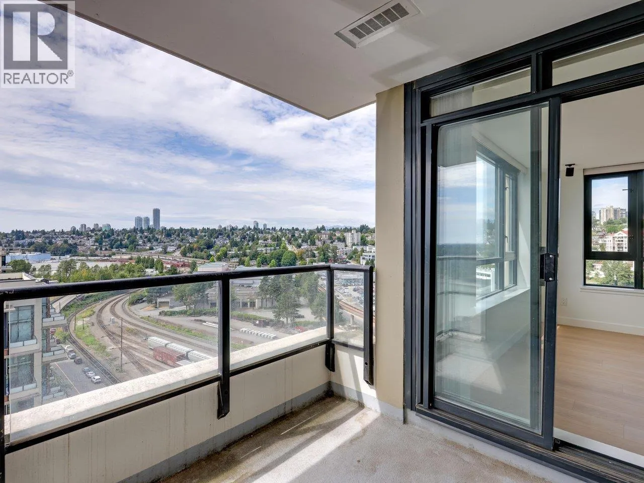 1607 1 RENAISSANCE SQUARE
