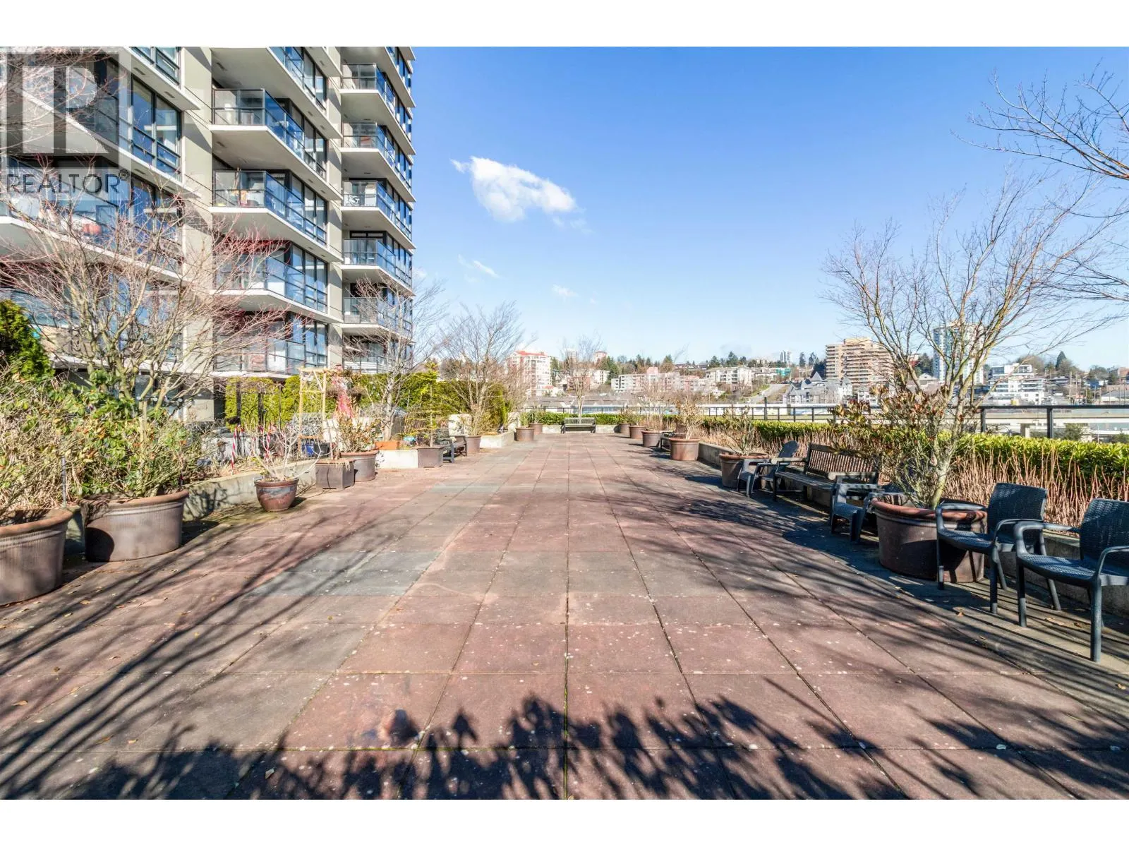 1607 1 RENAISSANCE SQUARE