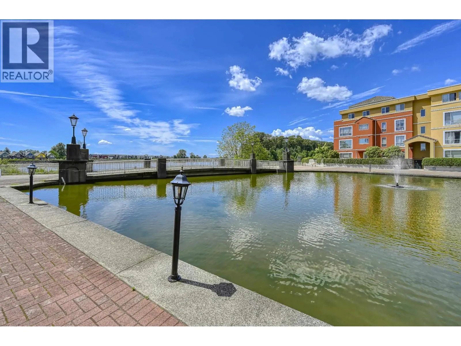 1607 1 RENAISSANCE SQUARE