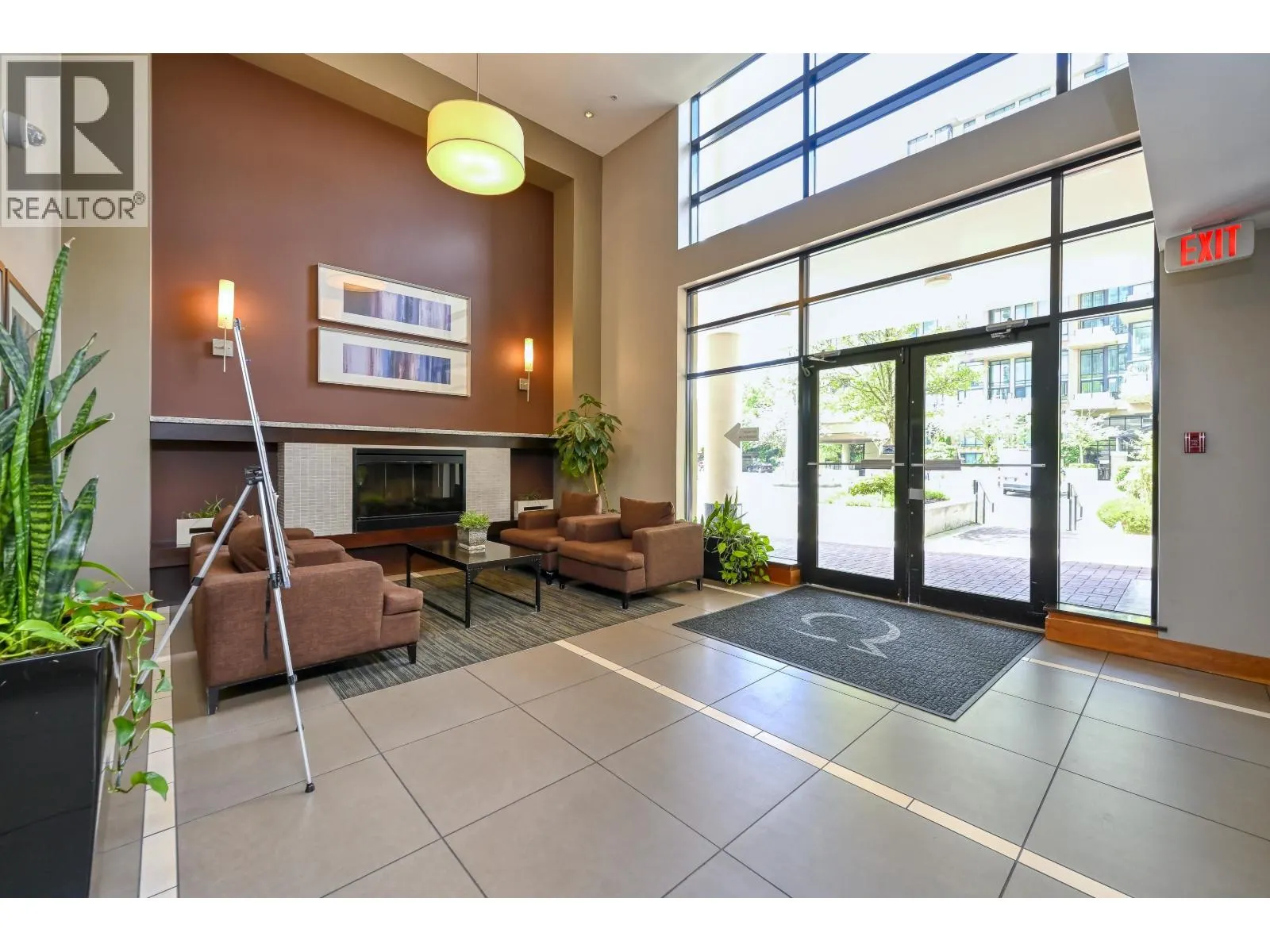 1607 1 RENAISSANCE SQUARE