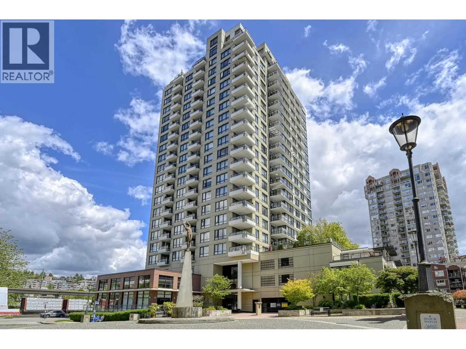 1607 1 RENAISSANCE SQUARE