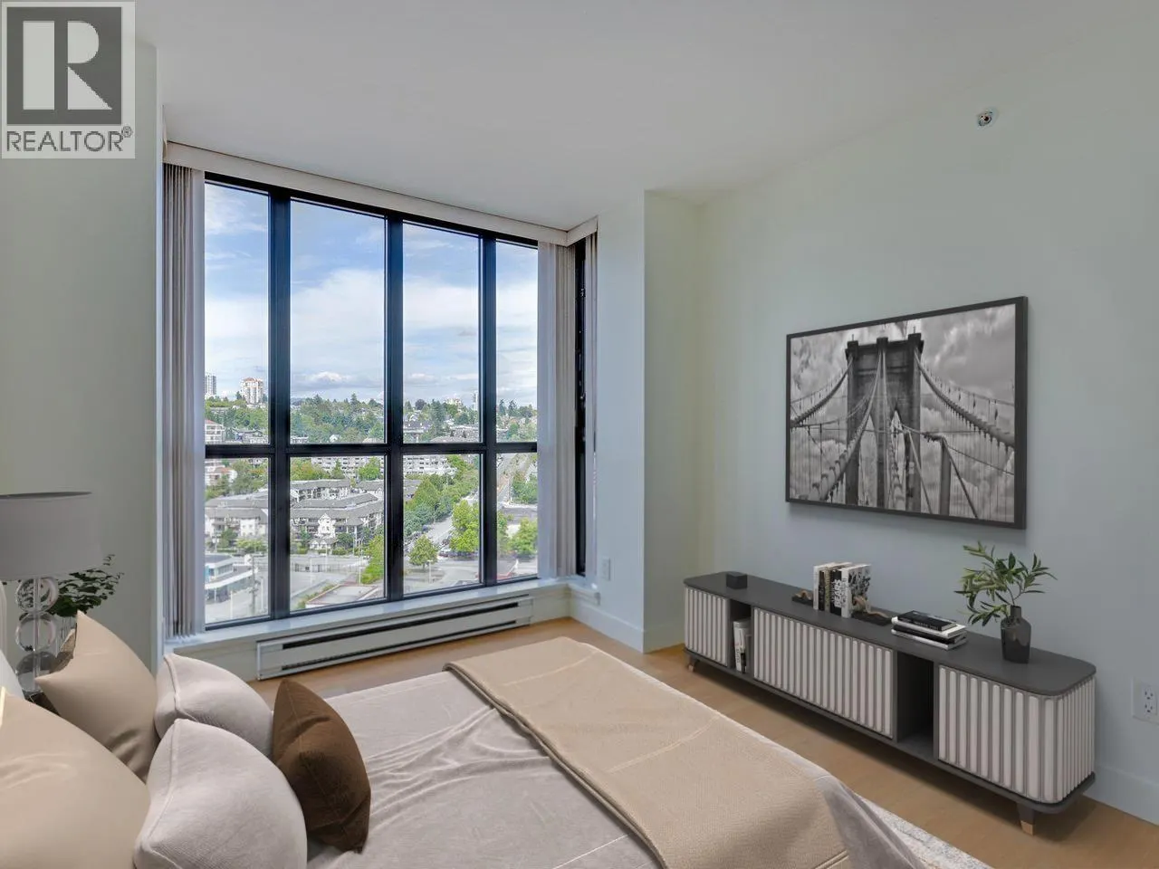 1607 1 RENAISSANCE SQUARE