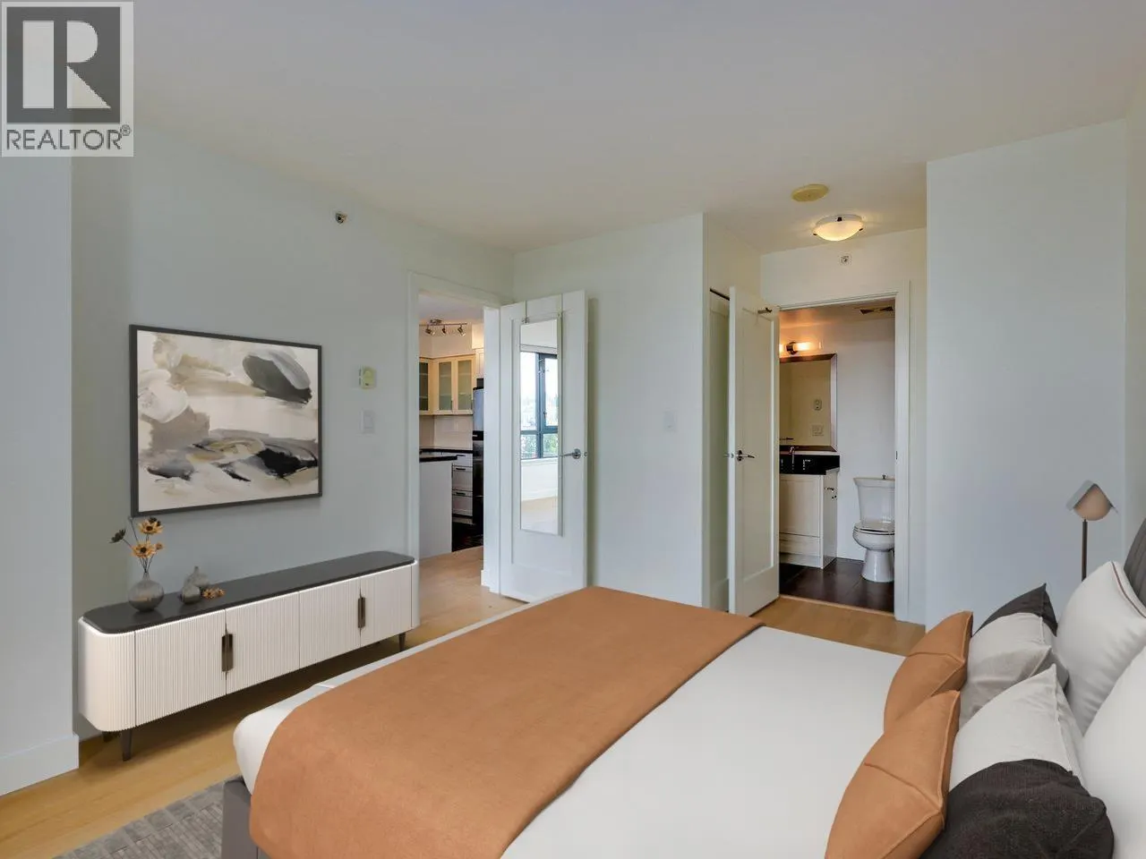 1607 1 RENAISSANCE SQUARE