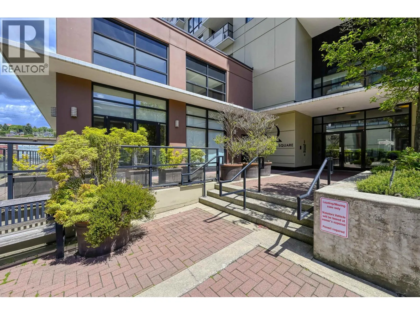 1607 1 RENAISSANCE SQUARE