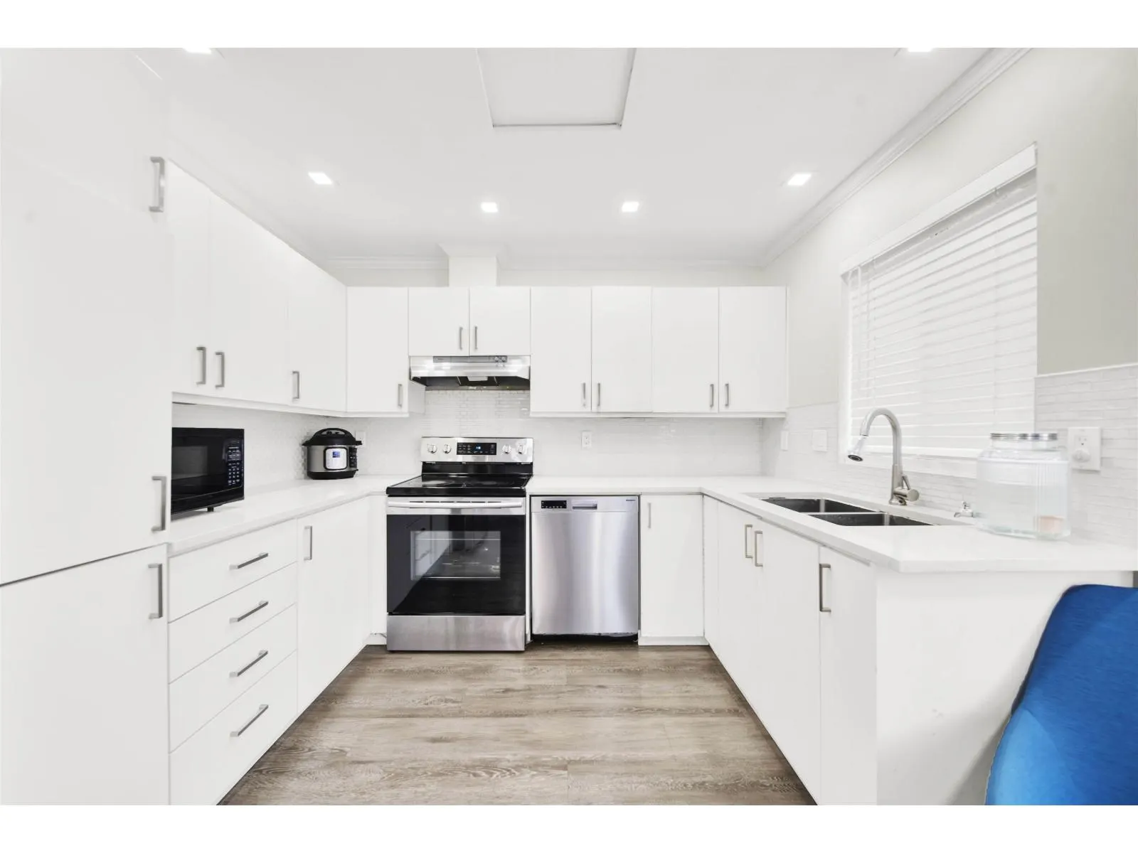 103 16275 85 AVENUE