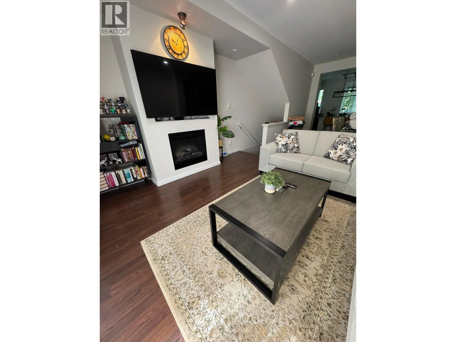 21 2418 AVON PLACE