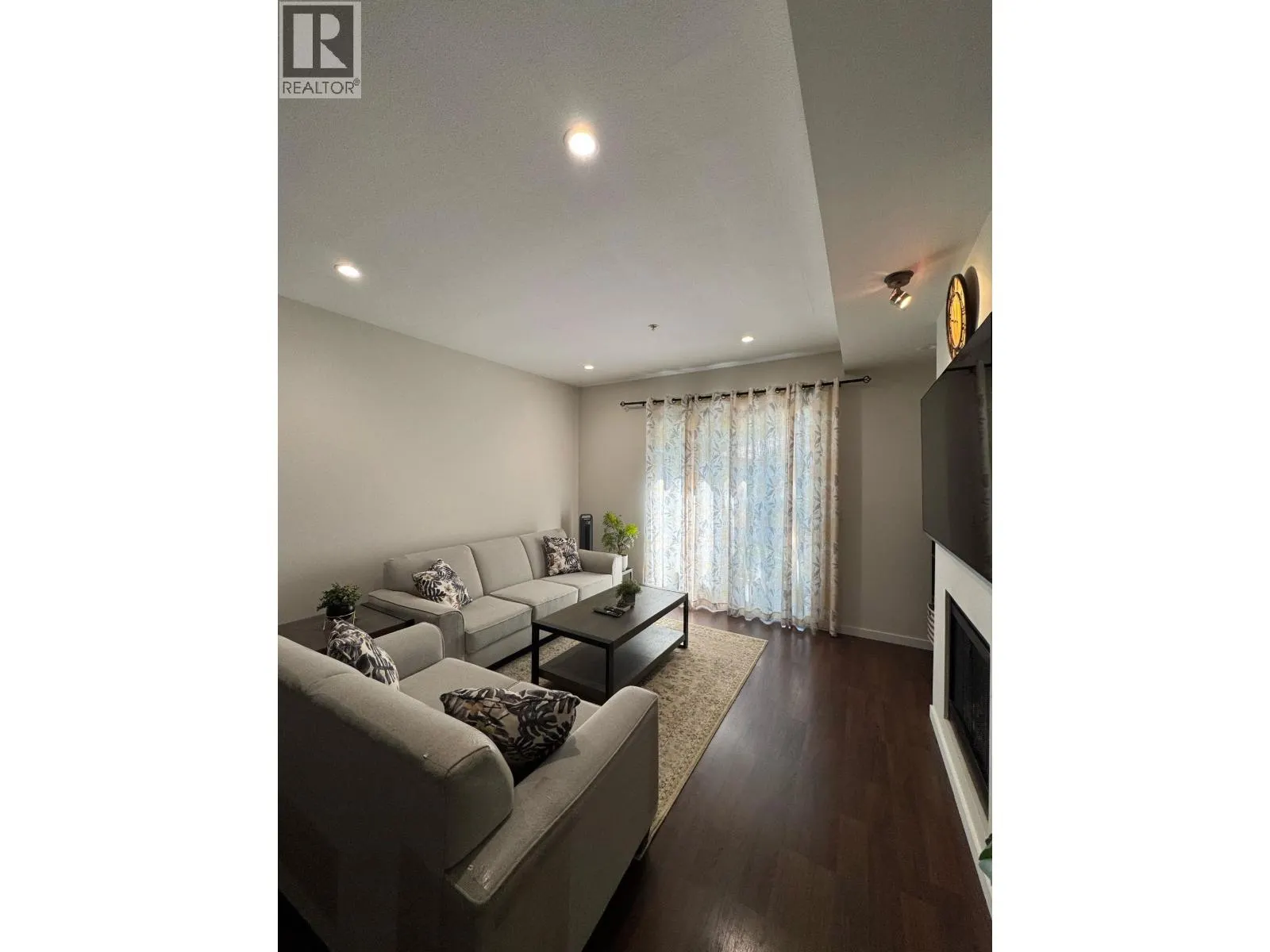 21 2418 AVON PLACE