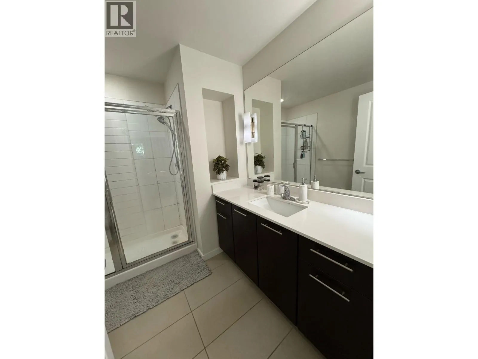 21 2418 AVON PLACE