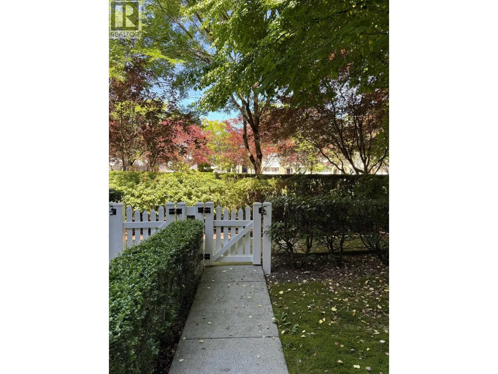 21 2418 AVON PLACE