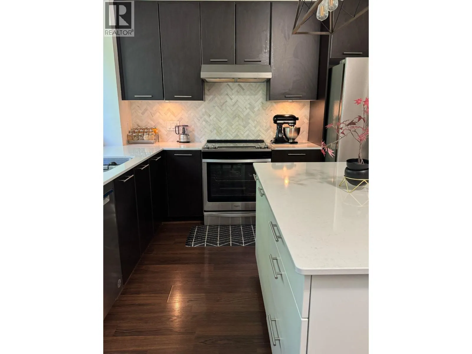 21 2418 AVON PLACE