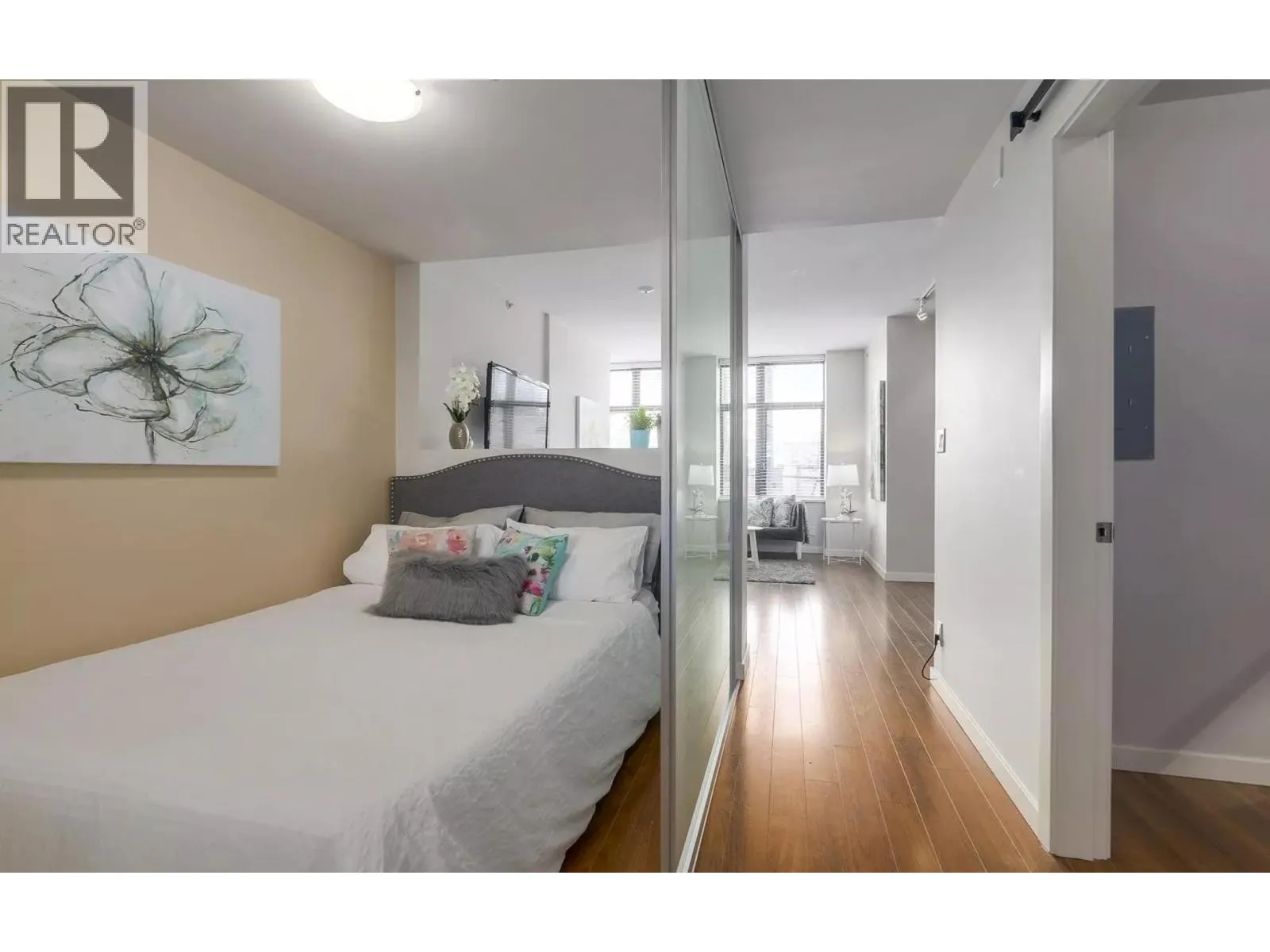 207 1068 W BROADWY