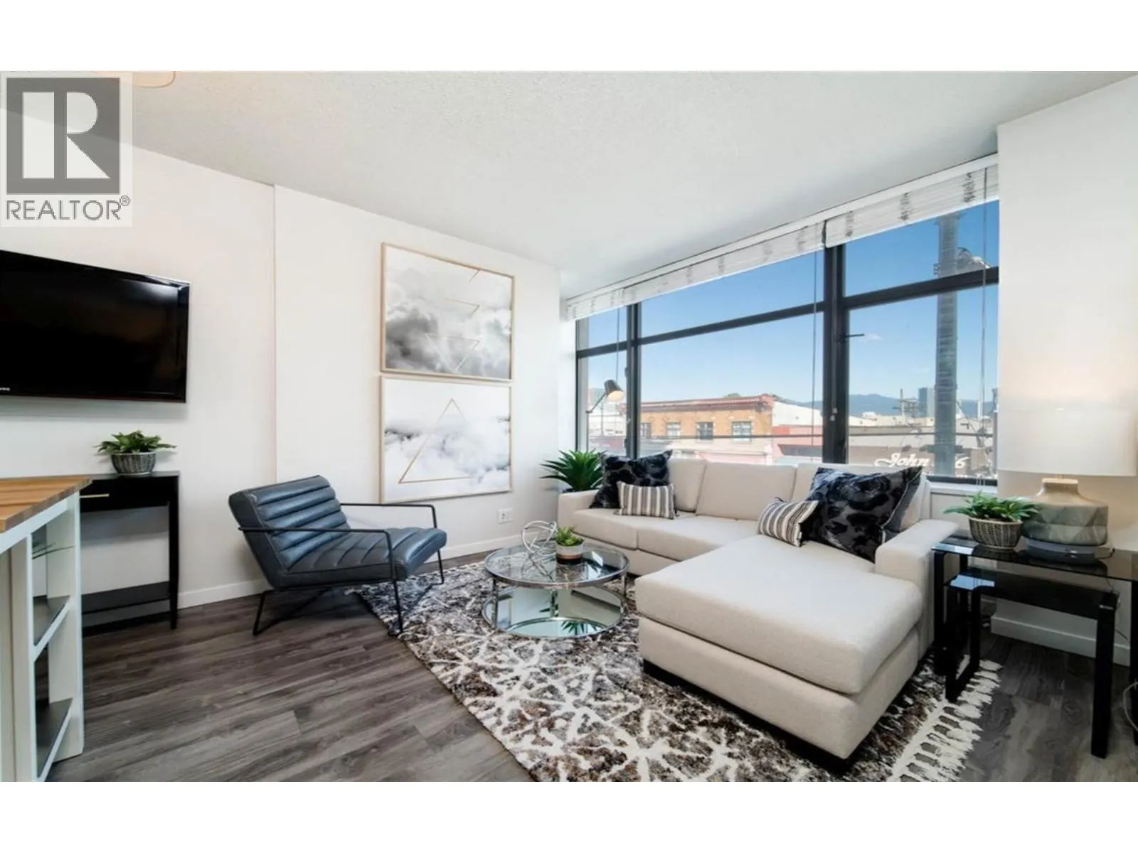 207 1068 W BROADWY