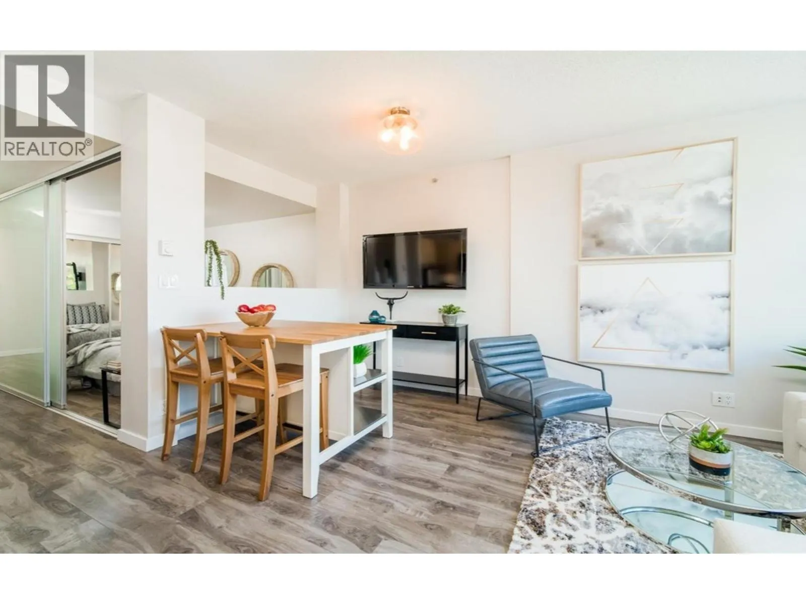 207 1068 W BROADWY
