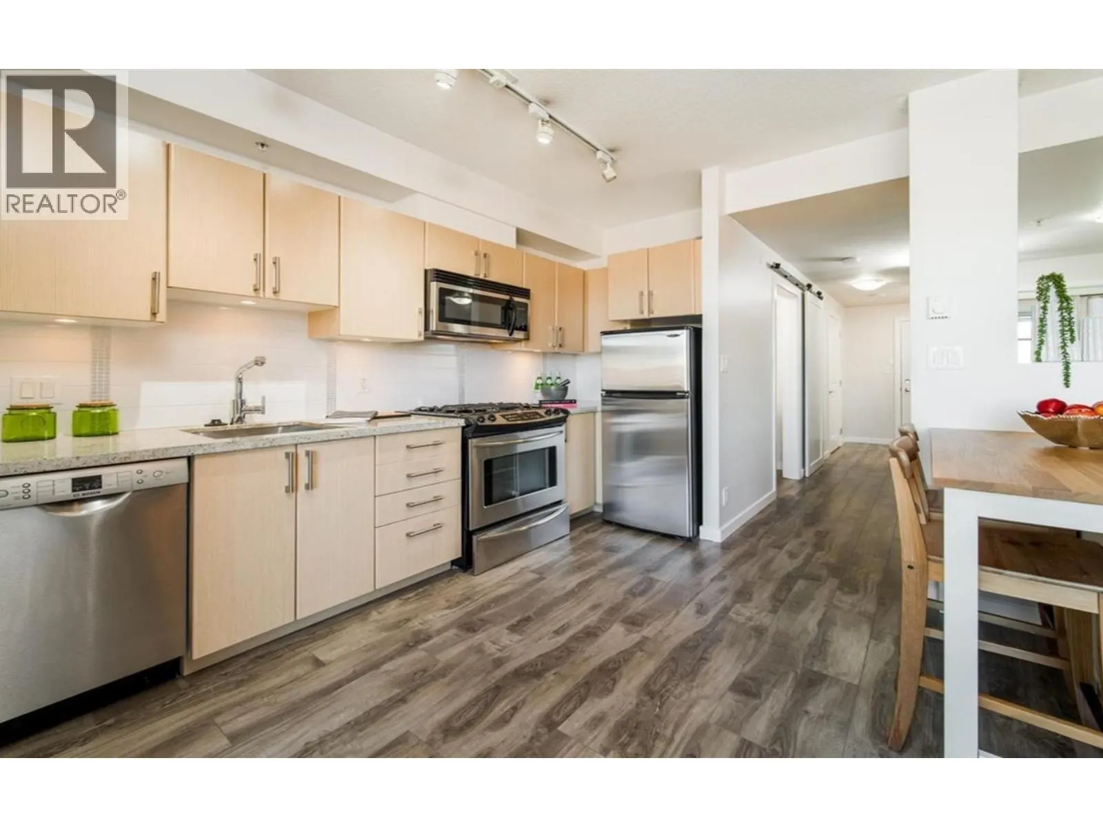 207 1068 W BROADWY