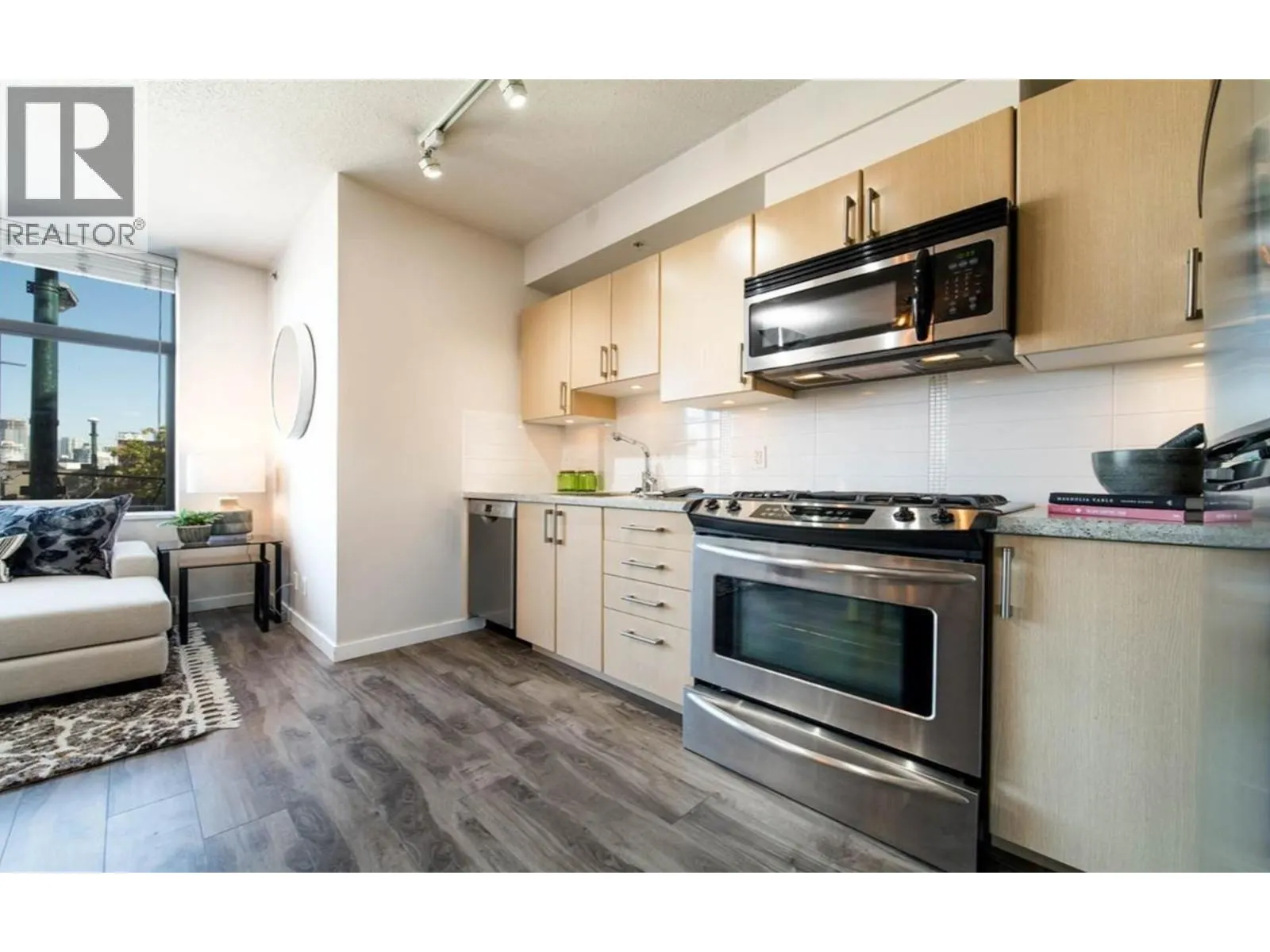 207 1068 W BROADWY