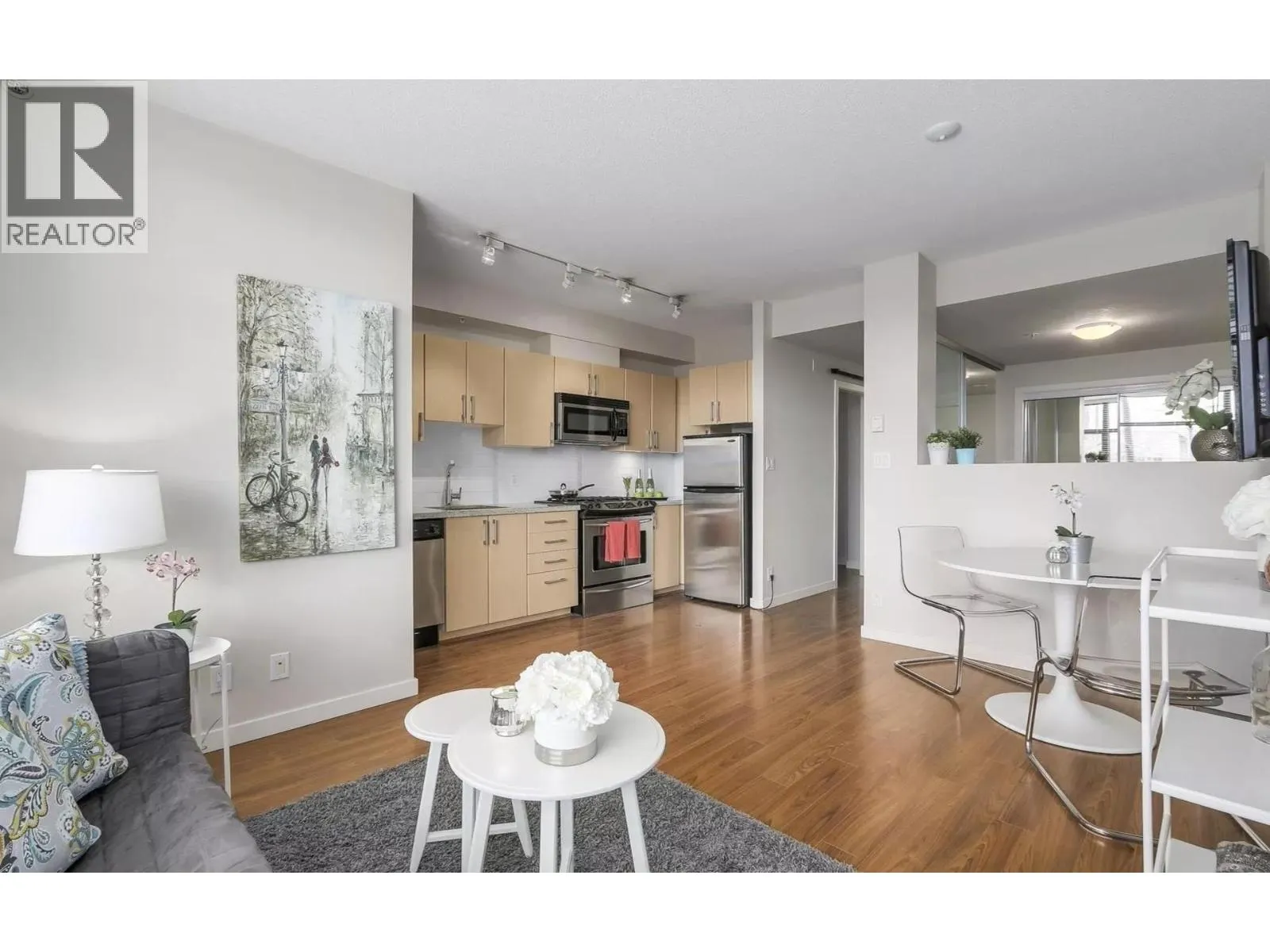 207 1068 W BROADWY