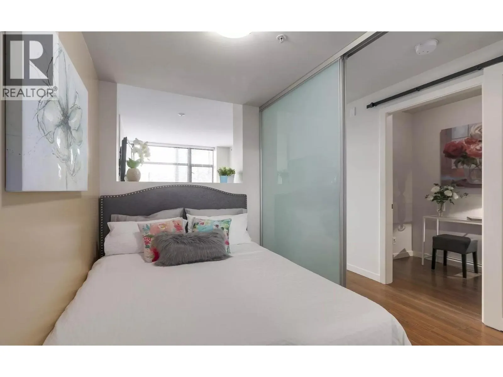 207 1068 W BROADWY