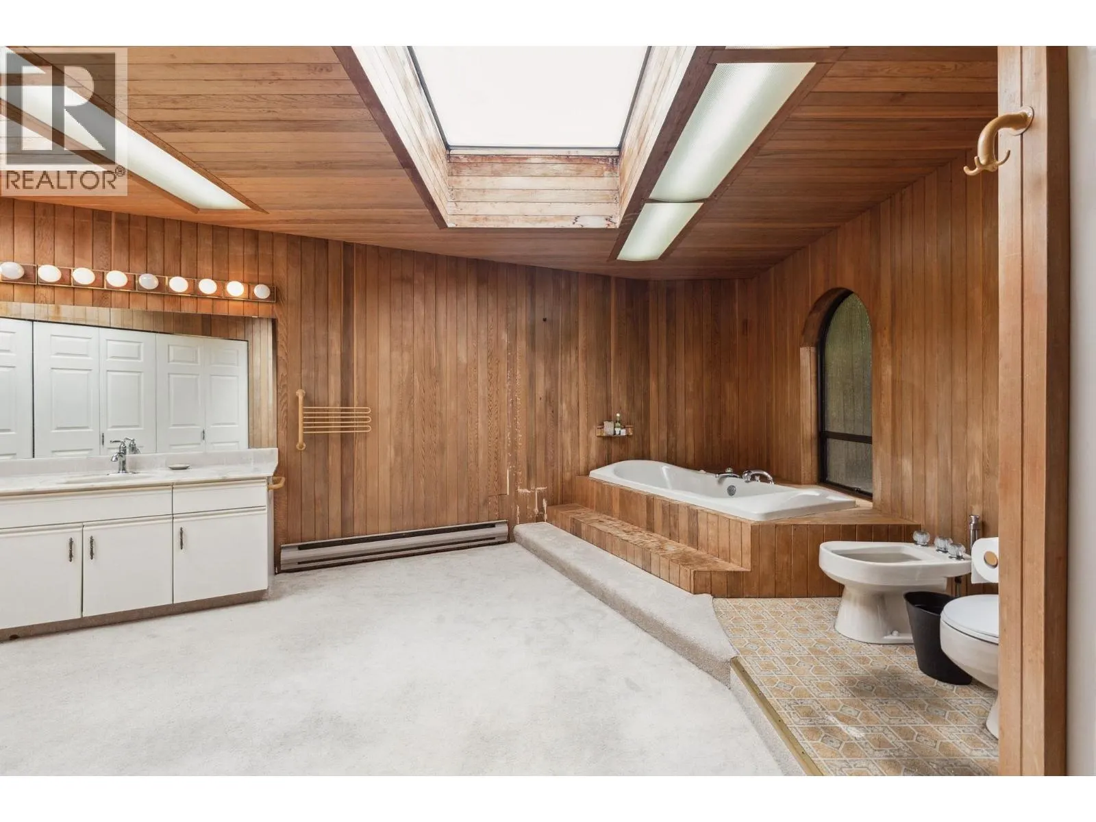 4523 KING EDWARD PLACE