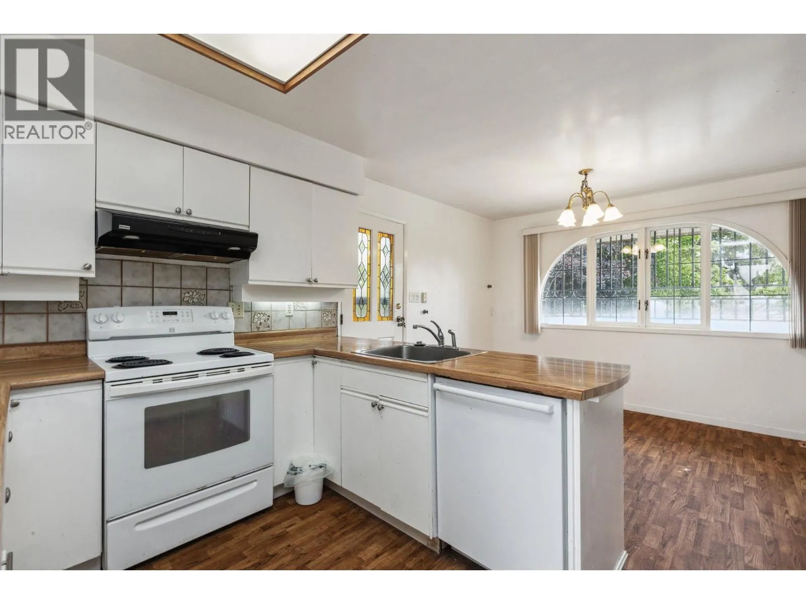 4523 KING EDWARD PLACE