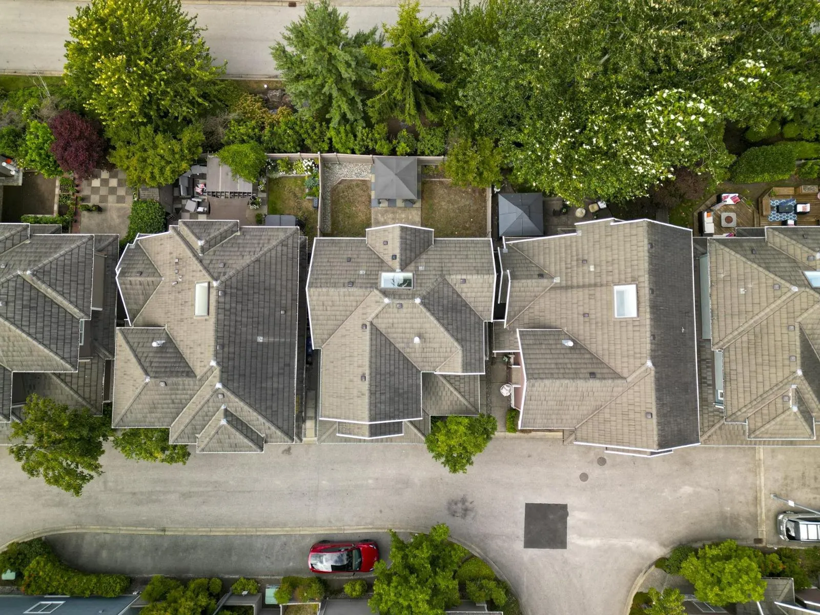 5 3363 ROSEMARY HEIGHTS CRESCENT