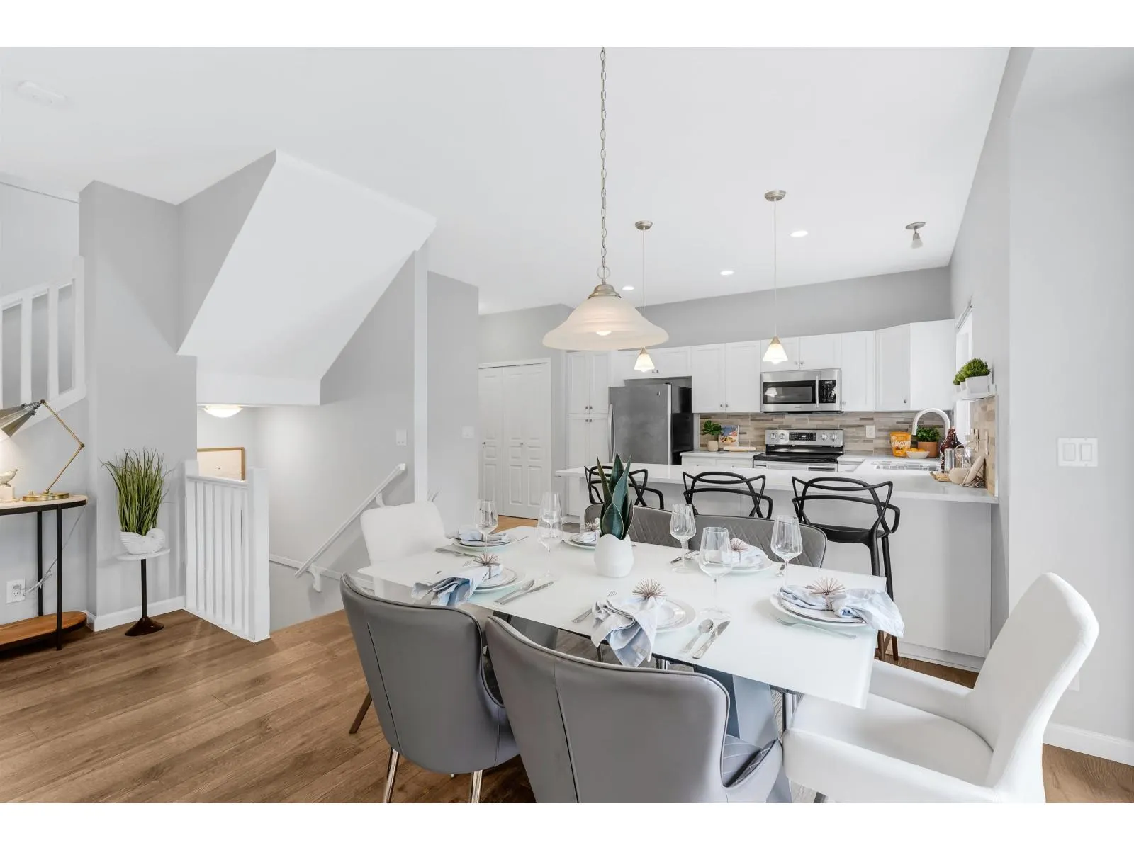 5 3363 ROSEMARY HEIGHTS CRESCENT