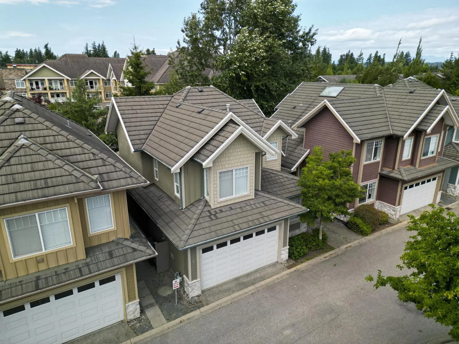 5 3363 ROSEMARY HEIGHTS CRESCENT
