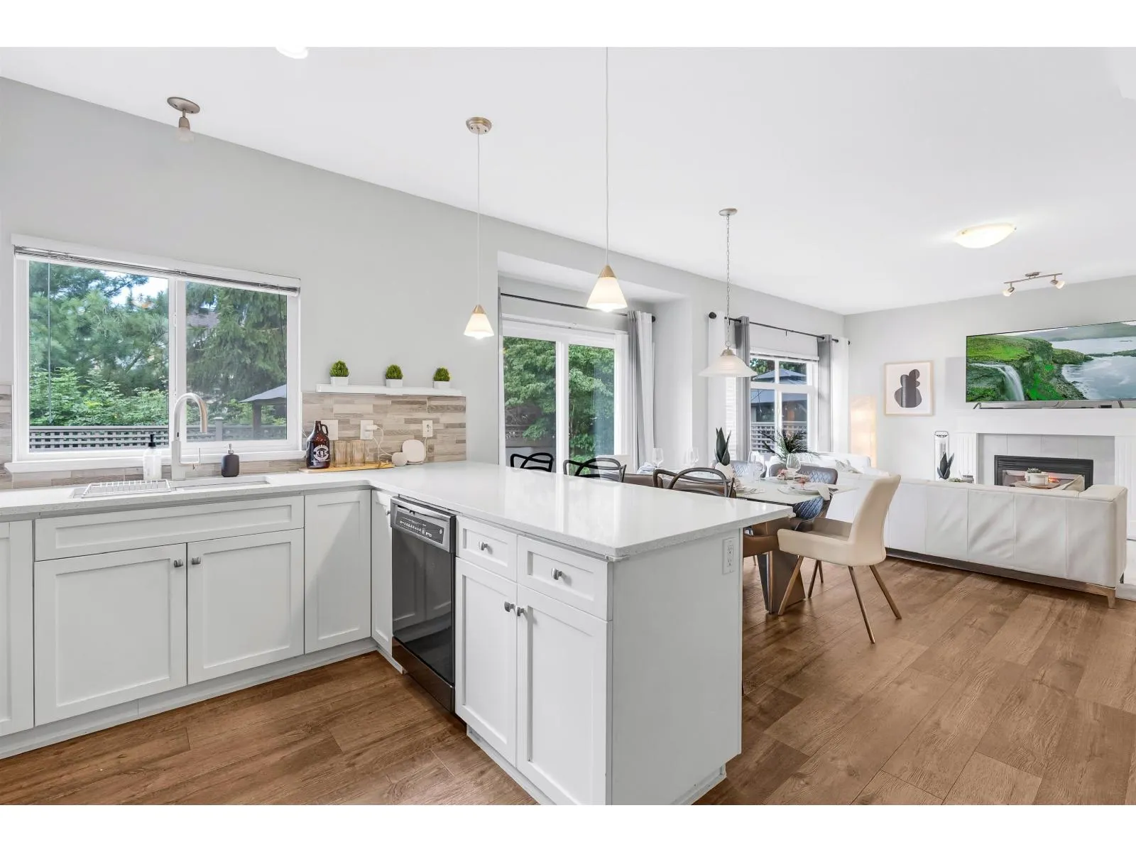 5 3363 ROSEMARY HEIGHTS CRESCENT