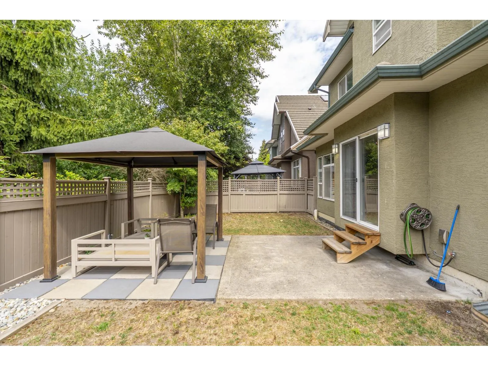 5 3363 ROSEMARY HEIGHTS CRESCENT