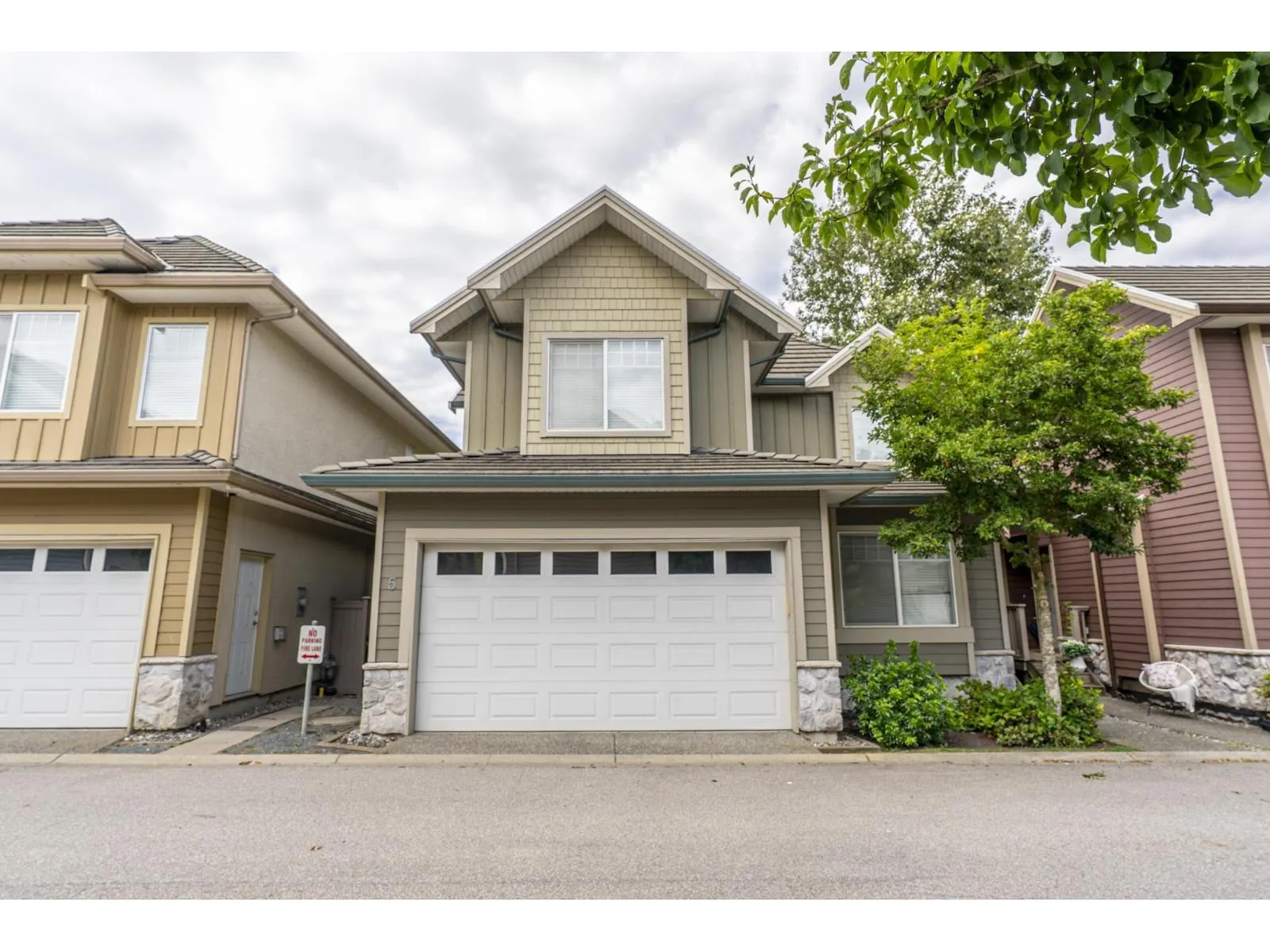 5 3363 ROSEMARY HEIGHTS CRESCENT