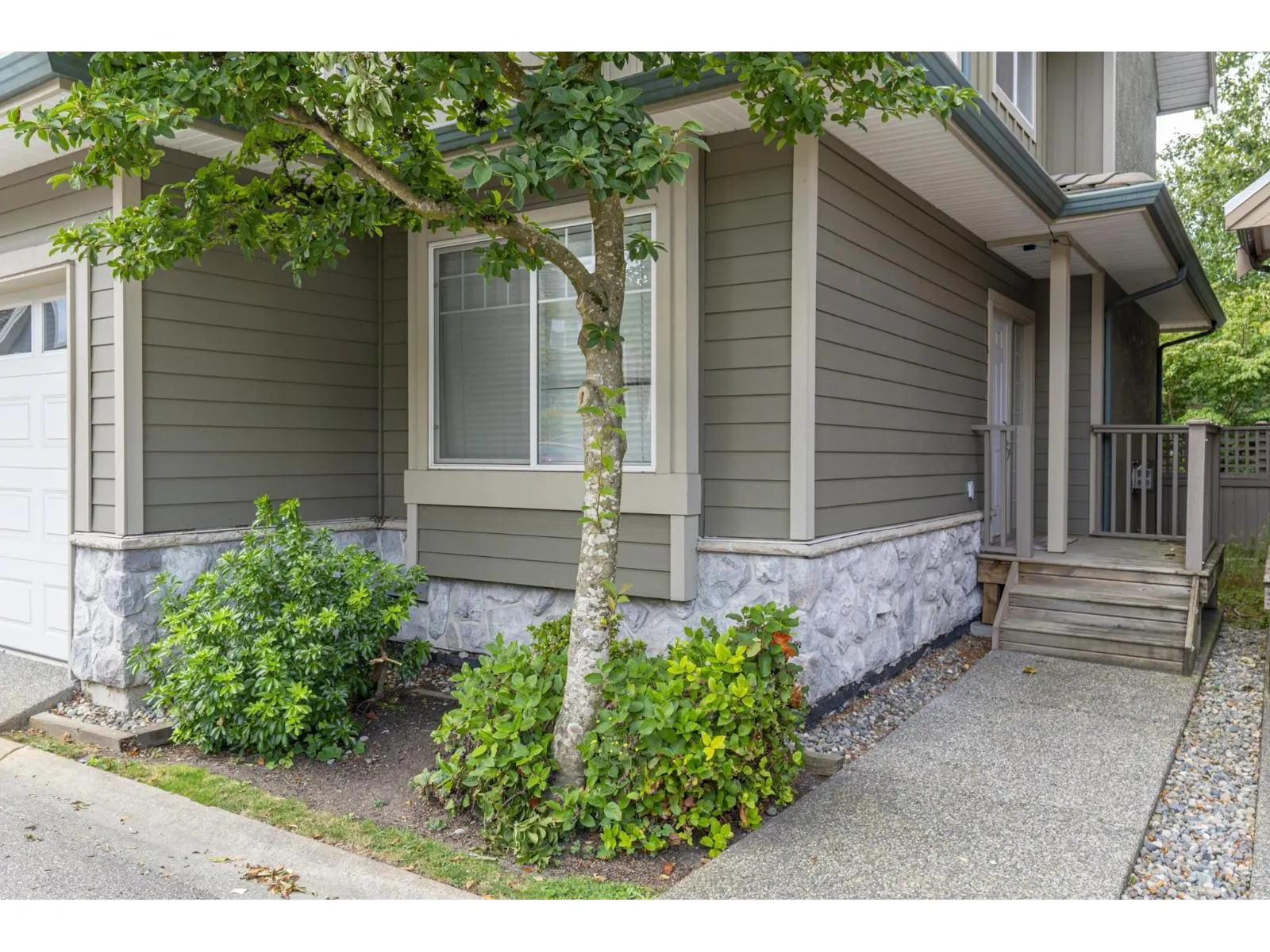 5 3363 ROSEMARY HEIGHTS CRESCENT