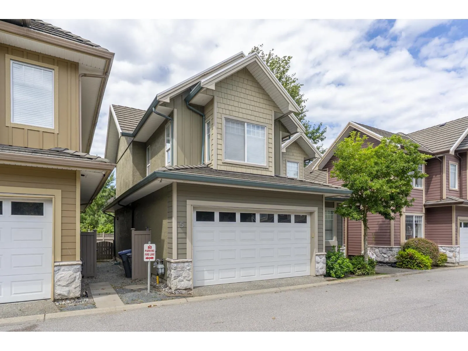 5 3363 ROSEMARY HEIGHTS CRESCENT