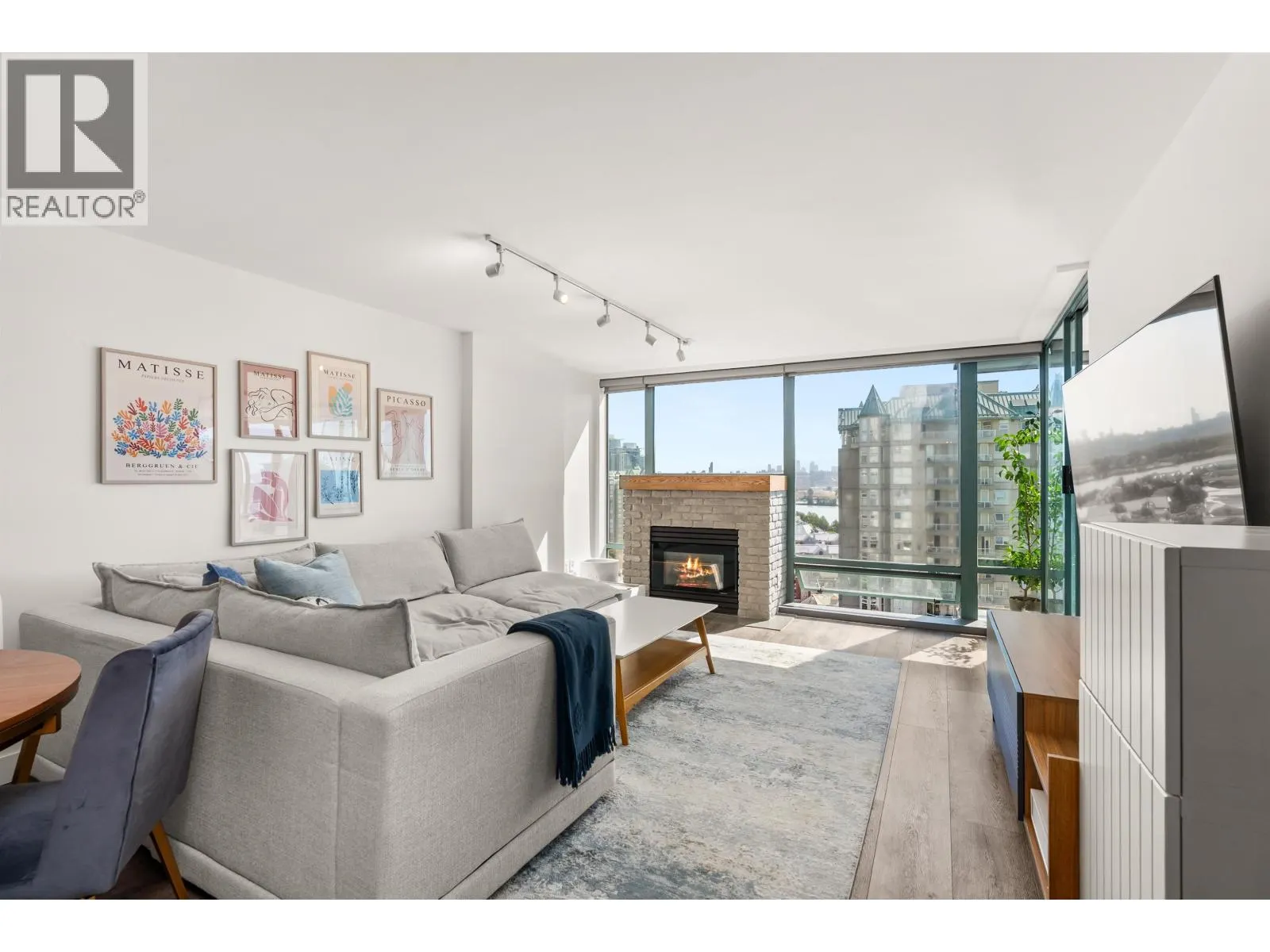 1602 8 LAGUNA COURT