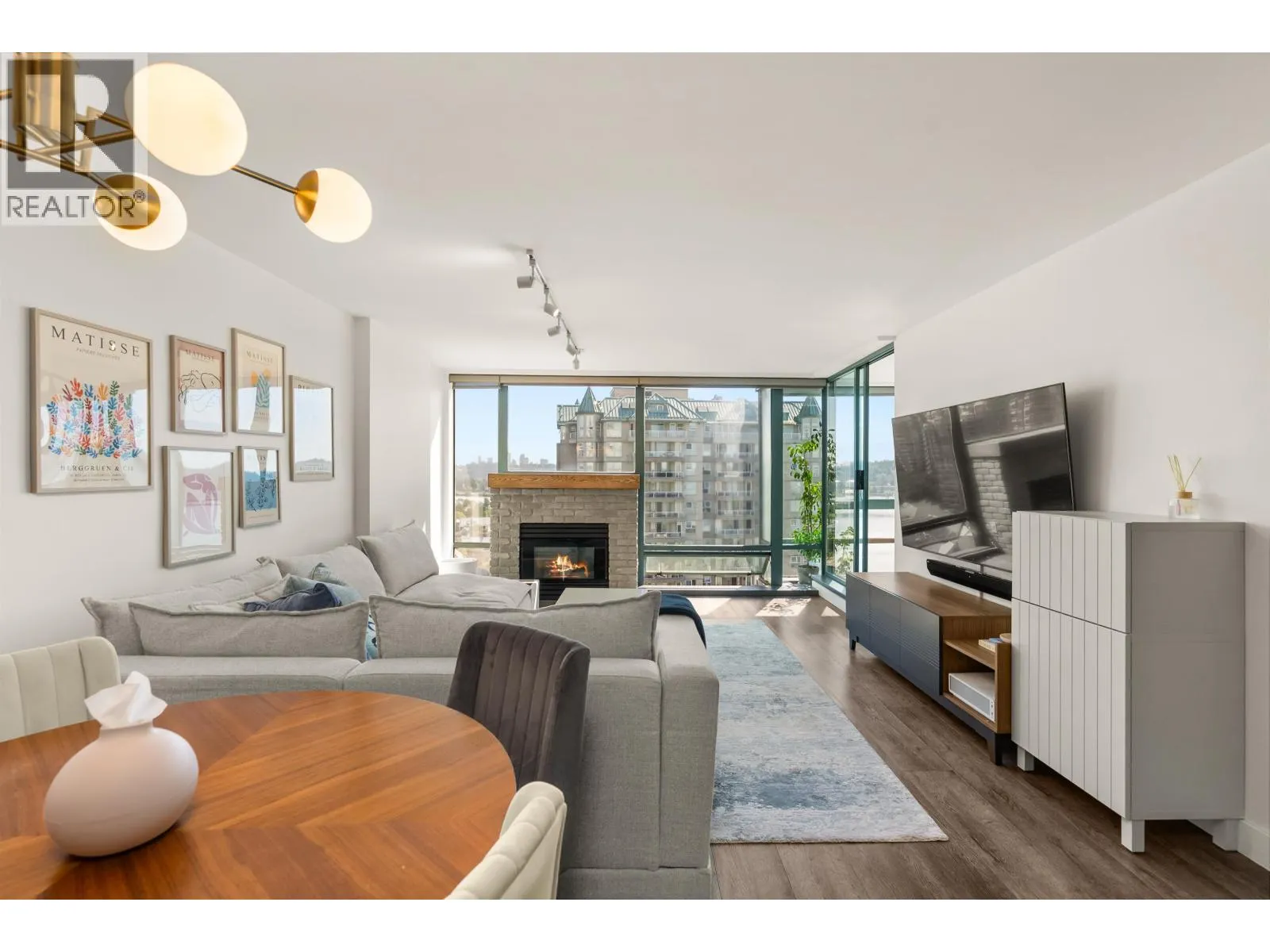 1602 8 LAGUNA COURT