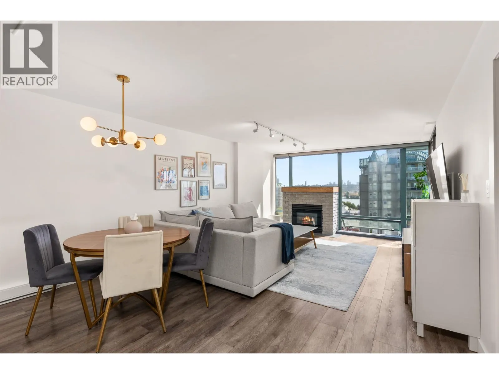 1602 8 LAGUNA COURT