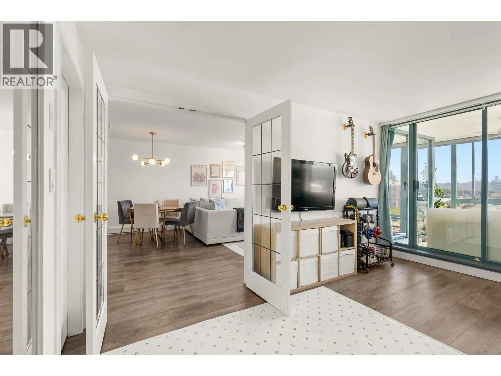 1602 8 LAGUNA COURT