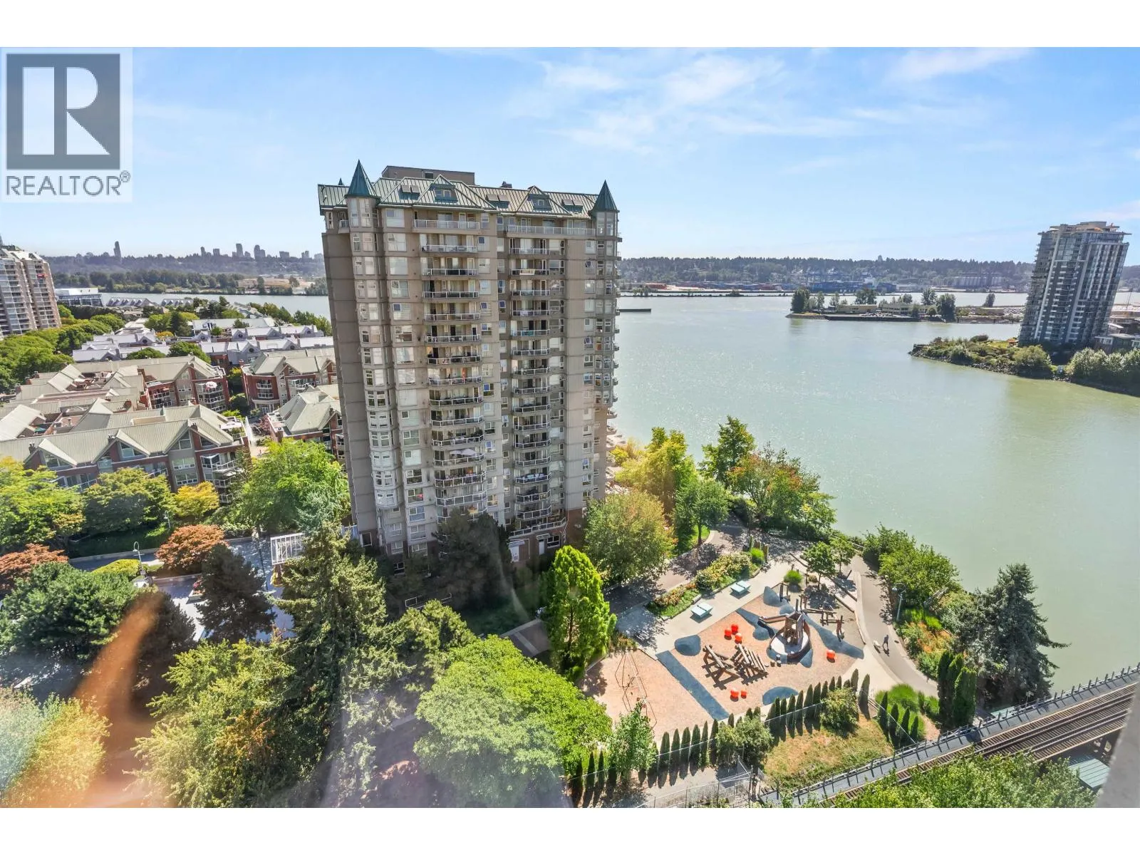 1602 8 LAGUNA COURT