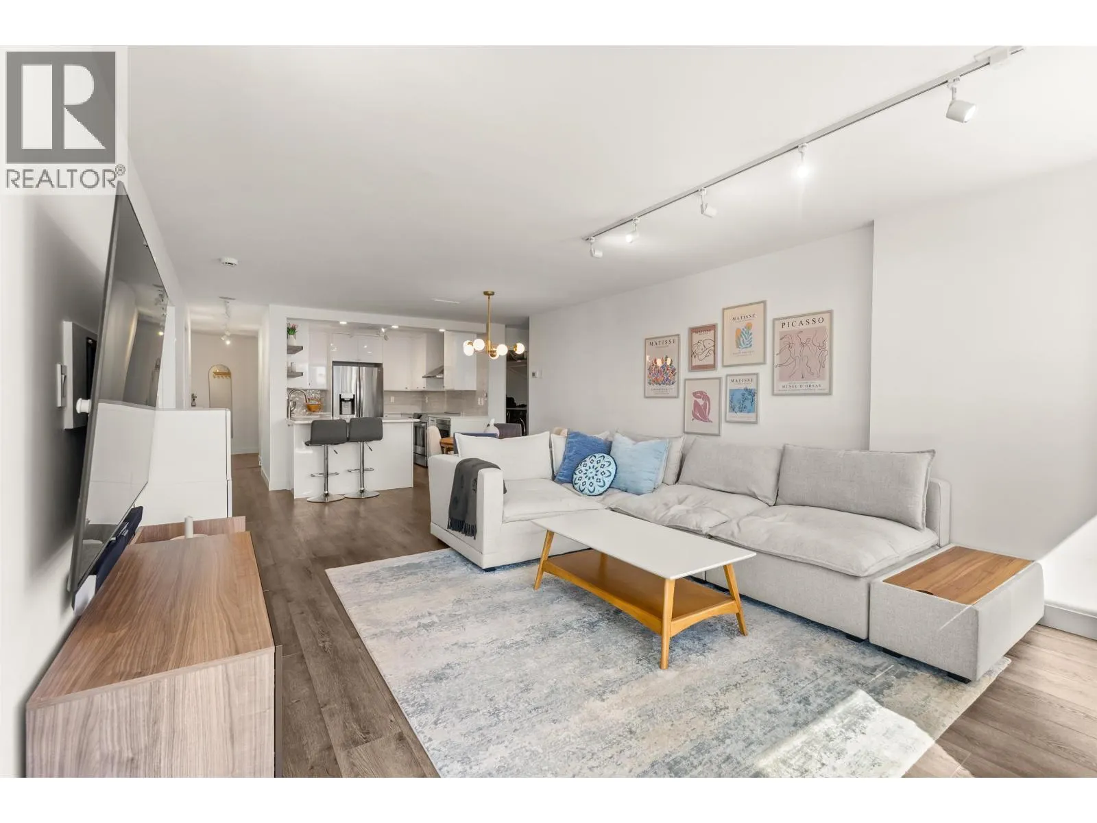 1602 8 LAGUNA COURT