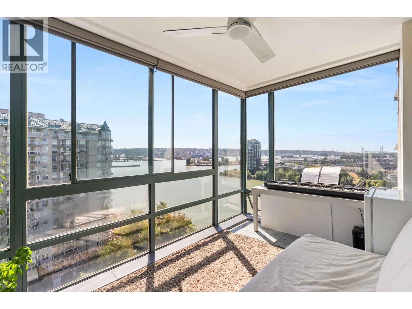 1602 8 LAGUNA COURT