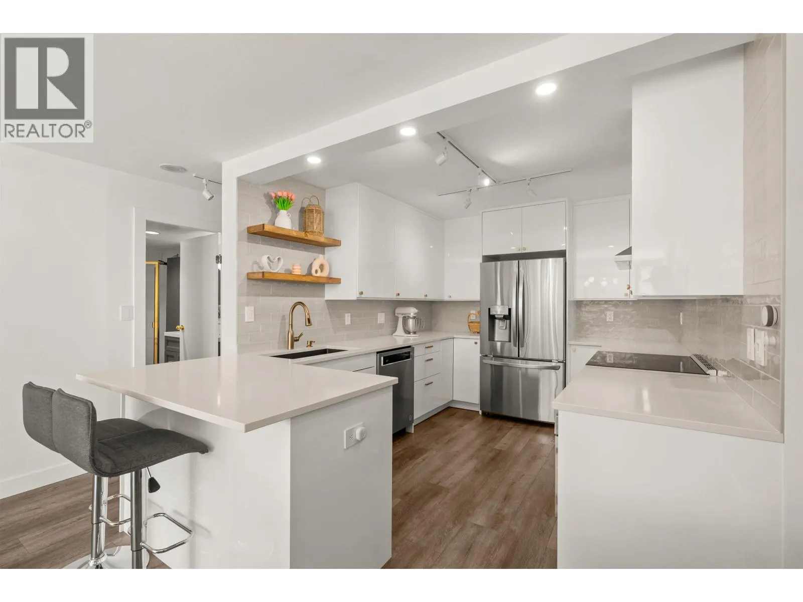 1602 8 LAGUNA COURT