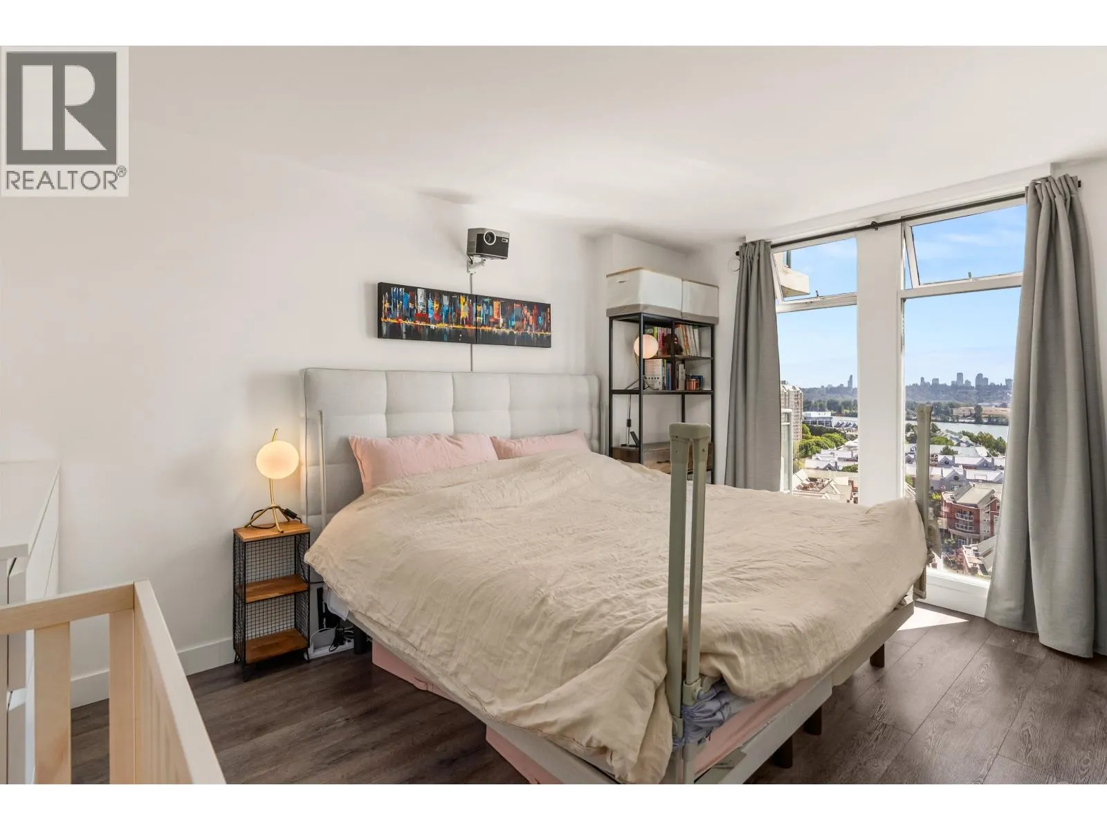 1602 8 LAGUNA COURT