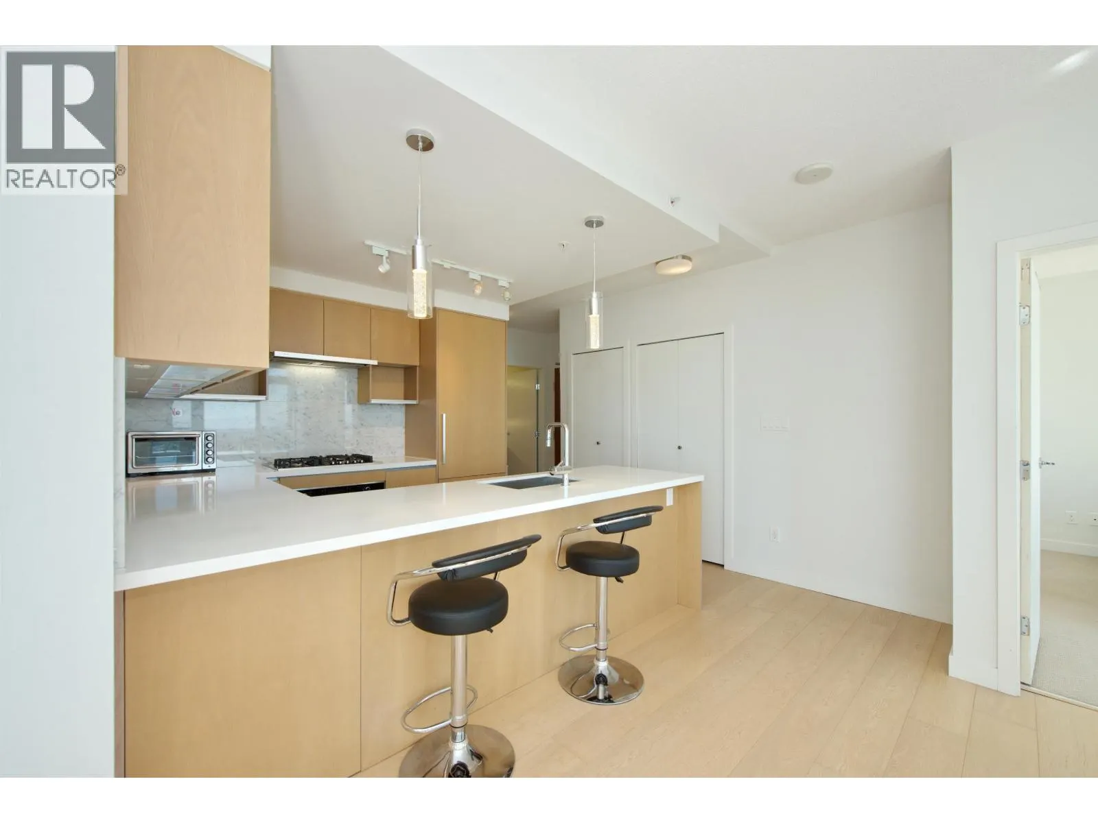1802 6588 NELSON AVENUE