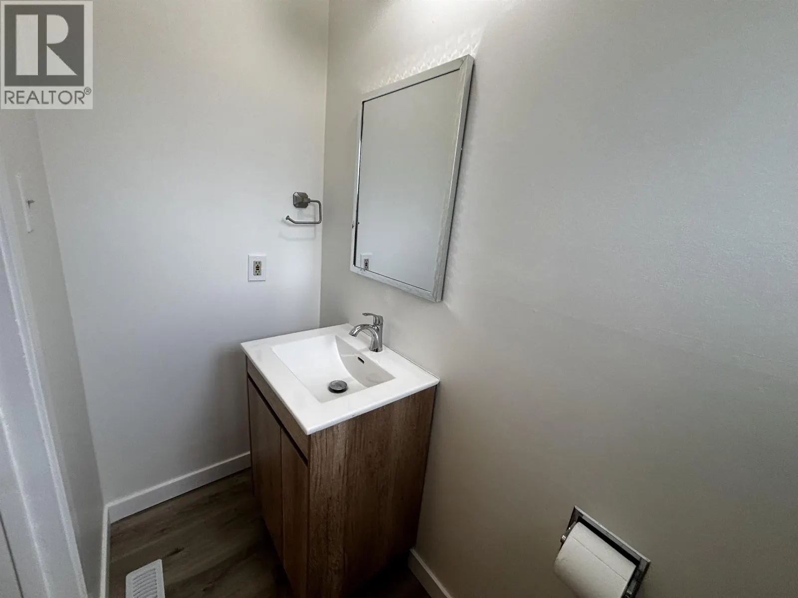 H122 1900 STRATHCONA AVENUE