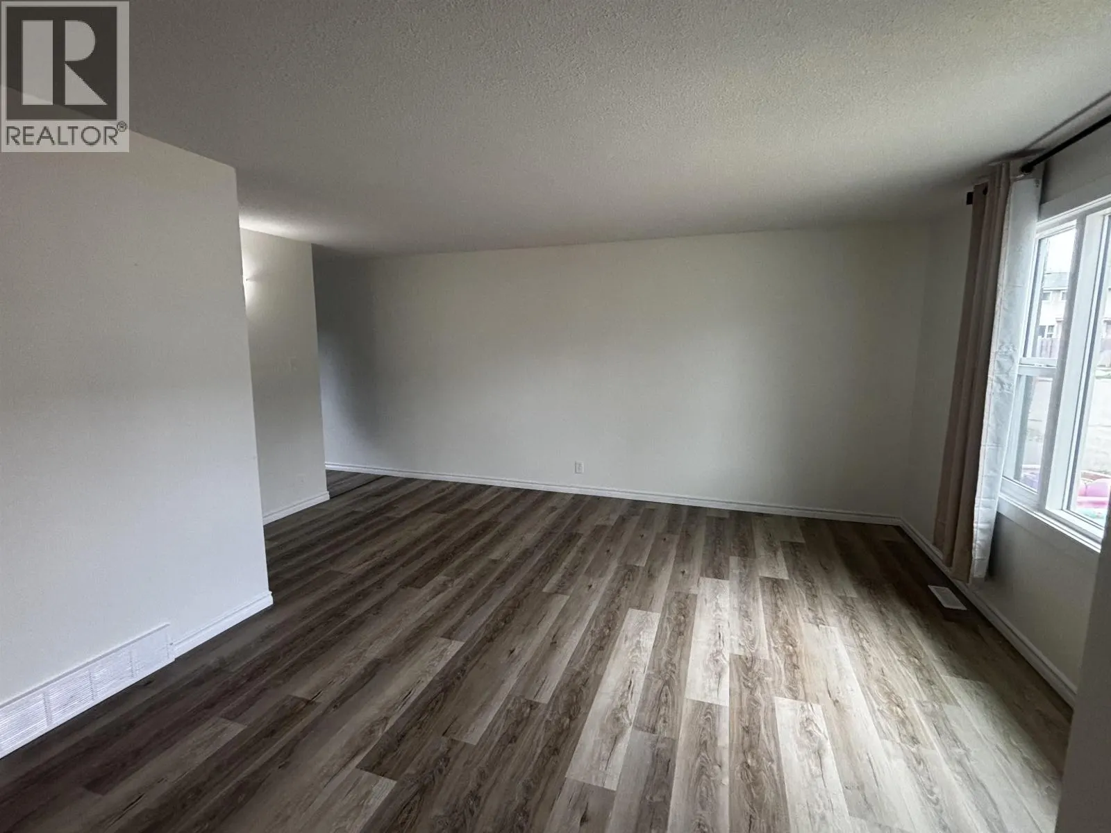 H122 1900 STRATHCONA AVENUE