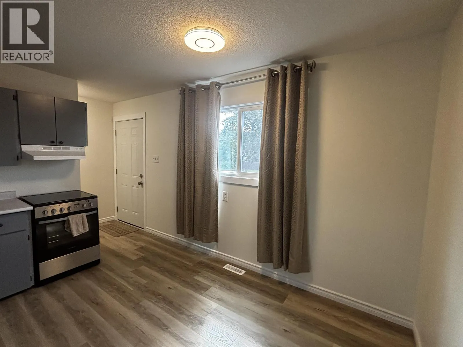 H122 1900 STRATHCONA AVENUE